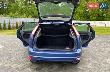 Хэтчбек Ford Focus 2010 в 