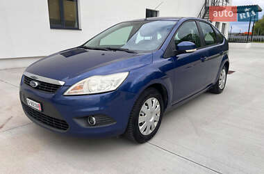 Хэтчбек Ford Focus 2010 в 