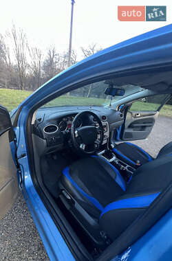 Хэтчбек Ford Focus 2011 в 