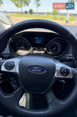 Хэтчбек Ford Focus 2012 в 