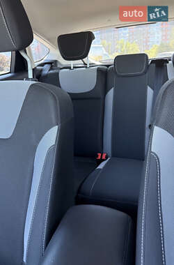 Хэтчбек Ford Focus 2012 в 