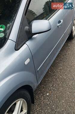 Хэтчбек Ford Focus 2007 в 