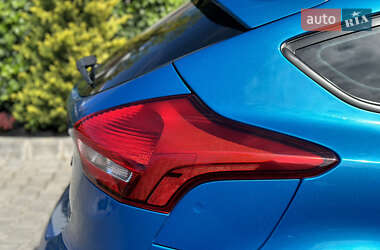 Хэтчбек Ford Focus 2015 в 