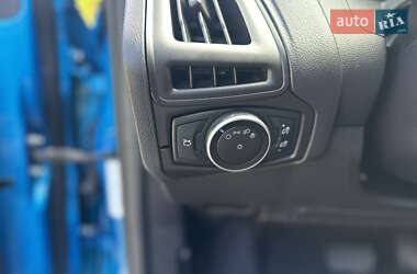 Хэтчбек Ford Focus 2015 в 