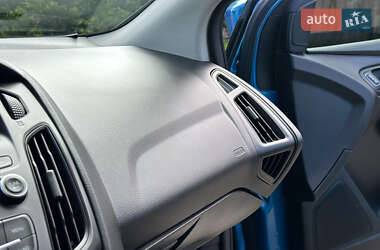 Хэтчбек Ford Focus 2015 в 