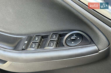 Хэтчбек Ford Focus 2015 в 