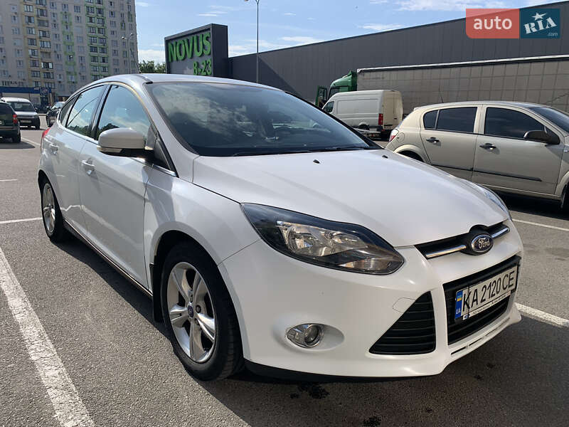 Хэтчбек Ford Focus 2012 в Вишневом