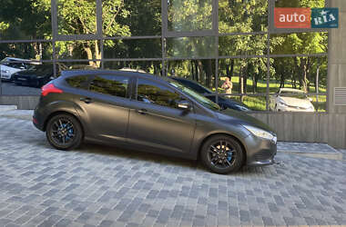 Хетчбек Ford Focus 2015 в 