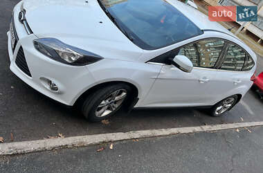Хэтчбек Ford Focus 2013 в 