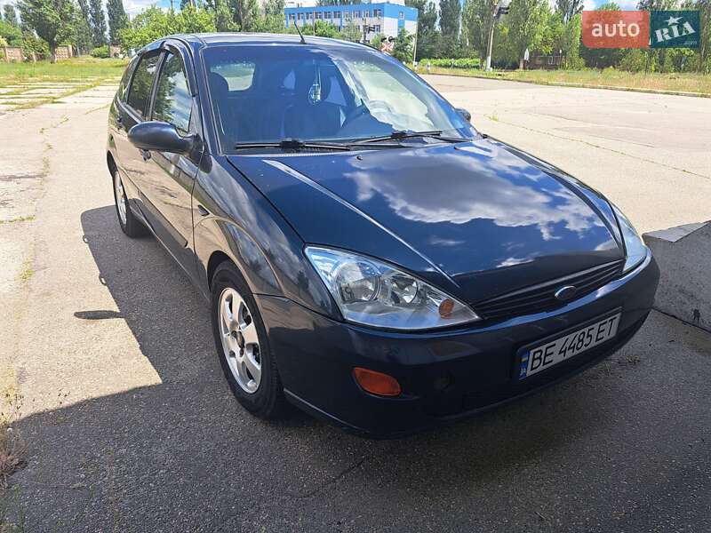 Хэтчбек Ford Focus 2001 в 