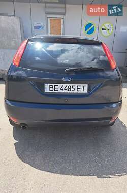 Хэтчбек Ford Focus 2001 в 