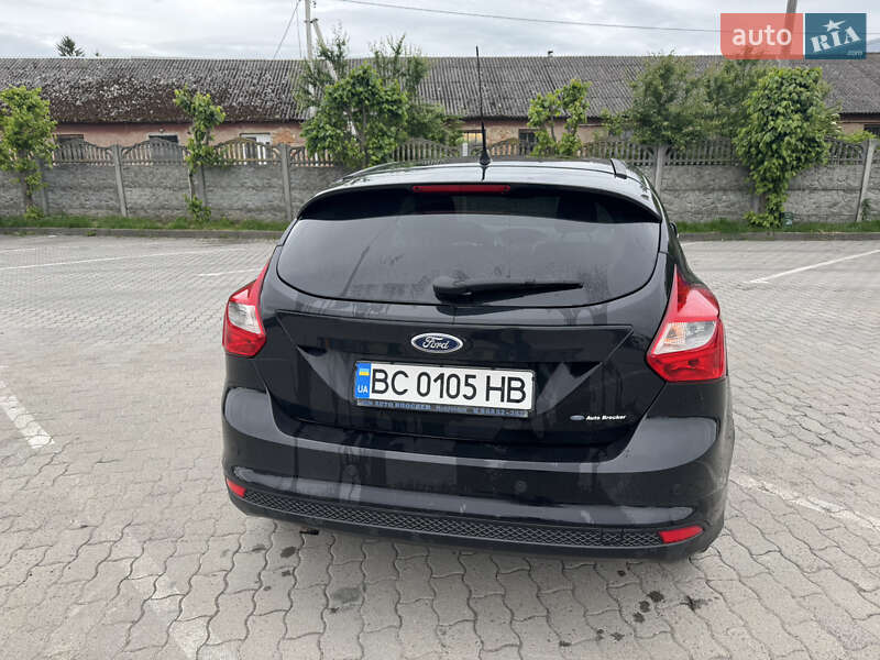 Хэтчбек Ford Focus 2011 в Городке