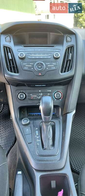 Седан Ford Focus 2017 в Ужгороді