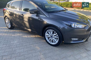 Хетчбек Ford Focus 2016 в 