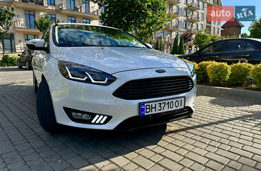 Хэтчбек Ford Focus 2015 в 