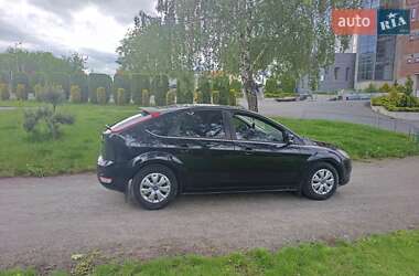 Хэтчбек Ford Focus 2011 в 