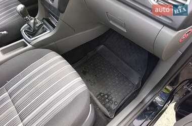 Хэтчбек Ford Focus 2011 в 