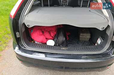 Хэтчбек Ford Focus 2011 в 