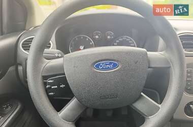 Хэтчбек Ford Focus 2011 в 