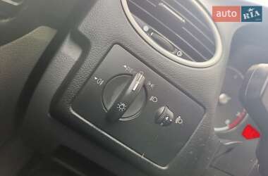Хэтчбек Ford Focus 2011 в 