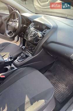 Хетчбек Ford Focus 2012 в 