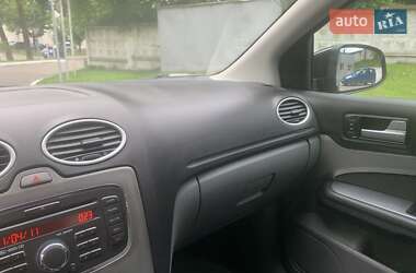 Седан Ford Focus 2011 в 