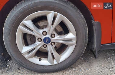 Хэтчбек Ford Focus 2014 в 