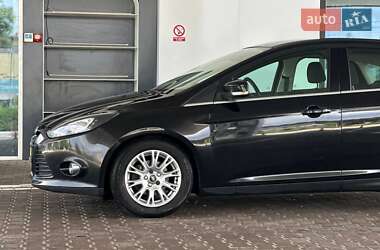 Хэтчбек Ford Focus 2011 в 