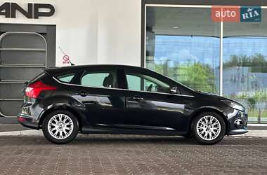 Хэтчбек Ford Focus 2011 в 
