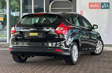 Хэтчбек Ford Focus 2011 в 