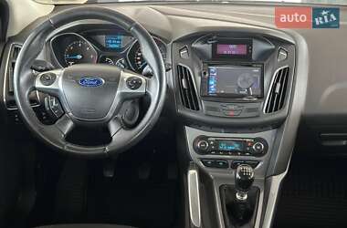 Хэтчбек Ford Focus 2011 в 