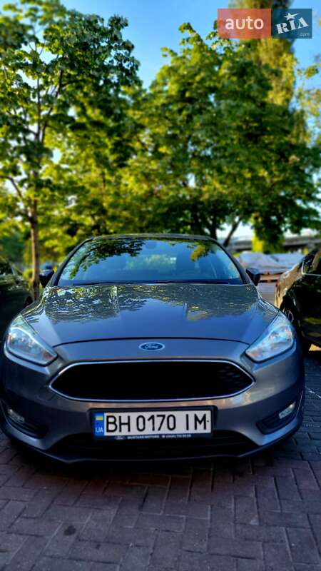Хэтчбек Ford Focus 2015 в 