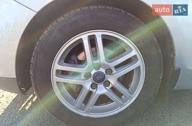 Хэтчбек Ford Focus 2005 в 