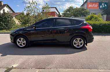 Хэтчбек Ford Focus 2012 в 