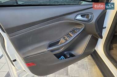 Седан Ford Focus 2015 в 