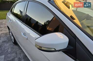 Седан Ford Focus 2015 в 