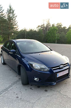 Хэтчбек Ford Focus 2011 в 