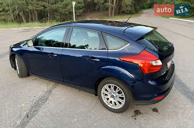 Хэтчбек Ford Focus 2011 в 