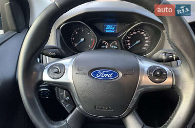 Хэтчбек Ford Focus 2011 в 