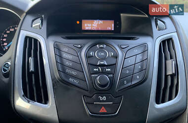 Хэтчбек Ford Focus 2011 в 