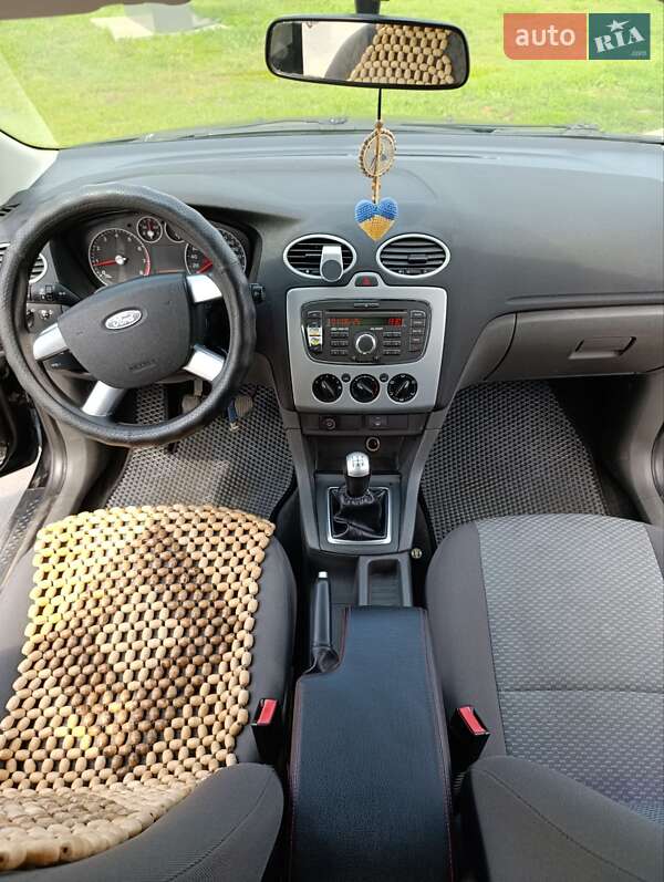 Хэтчбек Ford Focus 2007 в Лохвице