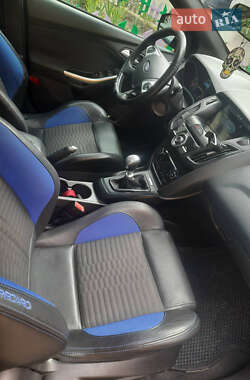 Хэтчбек Ford Focus 2013 в 