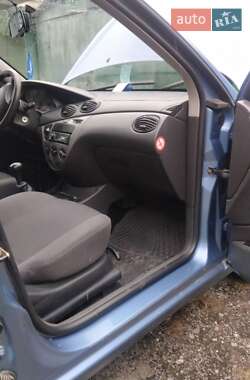 Хэтчбек Ford Focus 2002 в 