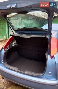 Хэтчбек Ford Focus 2002 в 