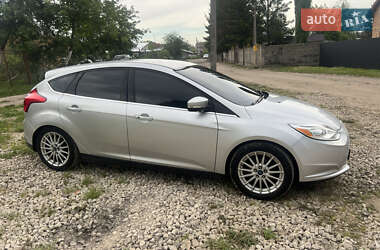 Хэтчбек Ford Focus 2011 в 