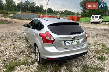 Хэтчбек Ford Focus 2011 в 