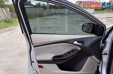 Хэтчбек Ford Focus 2013 в 