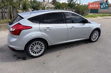 Хэтчбек Ford Focus 2013 в 