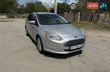 Хэтчбек Ford Focus 2013 в 