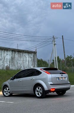 Хэтчбек Ford Focus 2005 в 